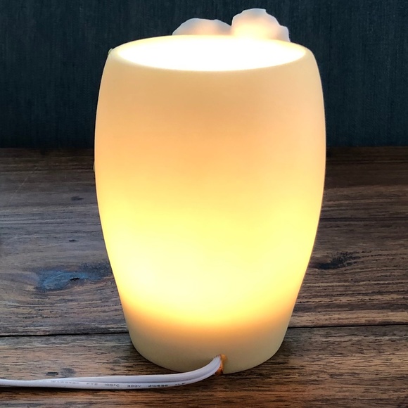 Ibis & Orchid Design - Hibiscus & Hummingbird Night Lamp - Picture 6 of 16